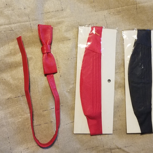 Red Bowtie, Red and Black Tie Alternative - Picture 1 of 4